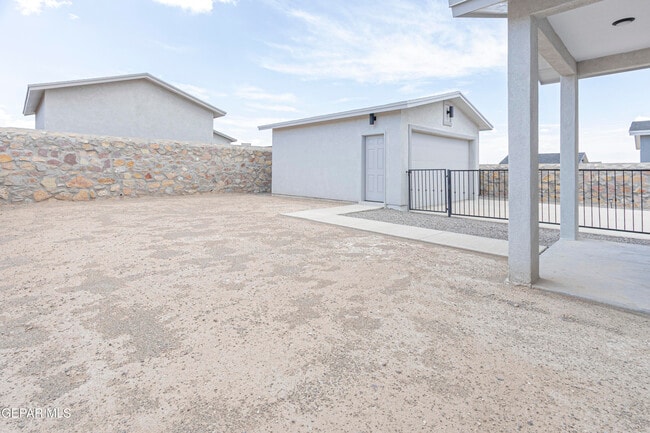 Building Photo - 546 Spanish Oak Dr