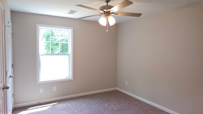 Building Photo - 1216 Paradise Hill Rd