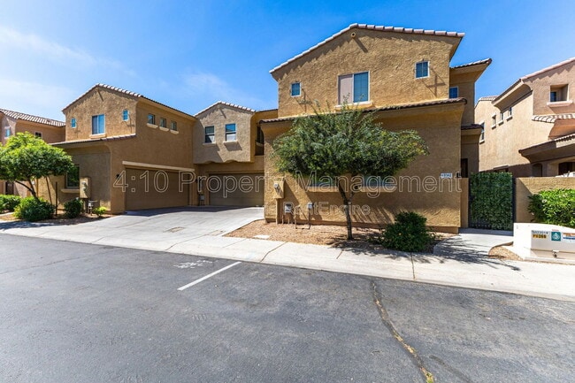 Building Photo - 1367 S Country Club Dr