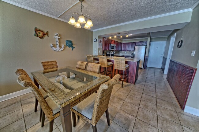 Building Photo - 7205 Thomas Dr