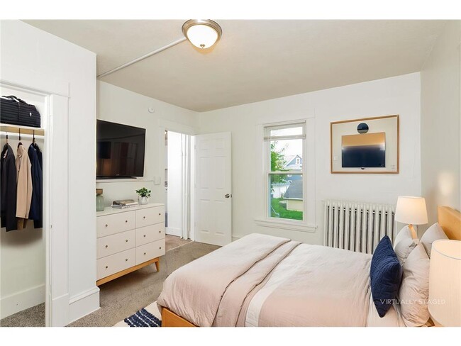 Building Photo - 250 N Irving Ave