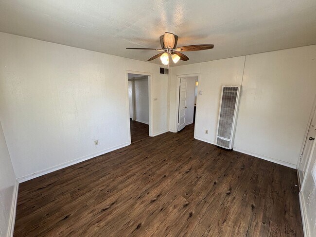 Building Photo - Cozy Home On Spacious Lot Available Now!