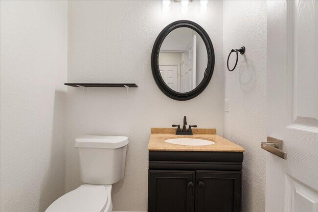 Building Photo - 1025 Doras Dr