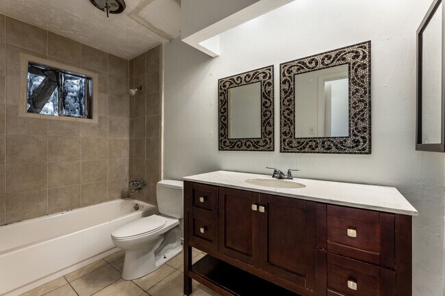 Building Photo - 15235 Heron Park Dr