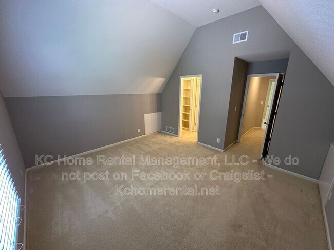 Building Photo - 5605 W 153rd Terrace