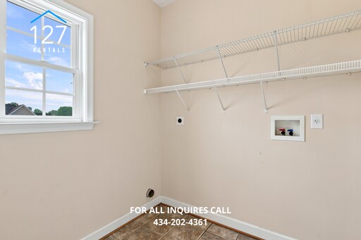 Building Photo - Comfortable & Stunning 4-Bedroom House in Prime Forest Location!