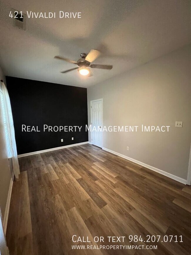 Building Photo - 421 Vivaldi Dr