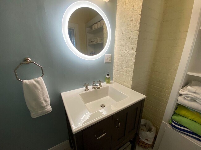 Building Photo - 2225 Blossom St