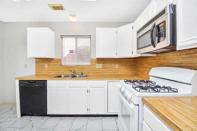 Building Photo - 13546 Cabrera Ln