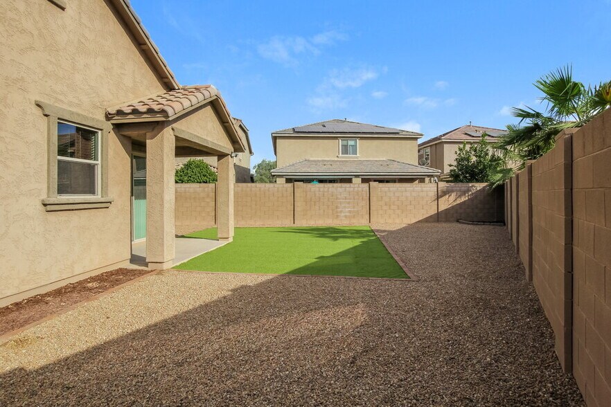 Building Photo - 12103 W Hide Trail