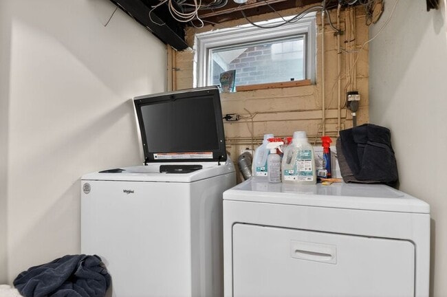 Building Photo - 4825 Butterworth Pl NW