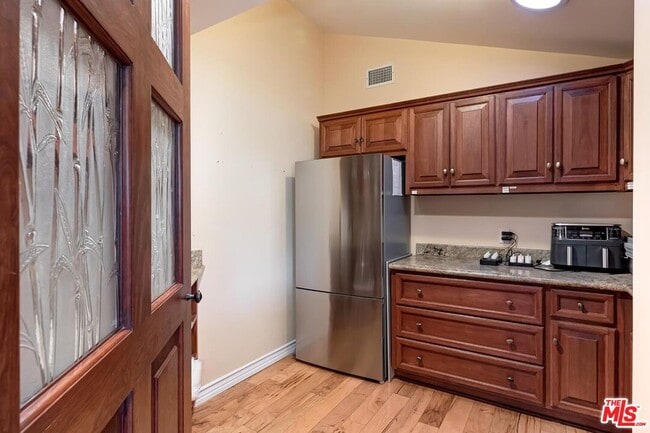 Building Photo - 10827 Pacific View Dr
