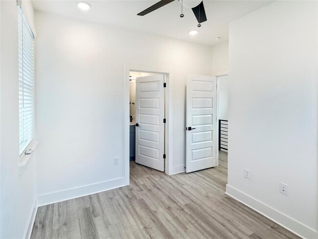 Building Photo - 6107 Begonia Cir