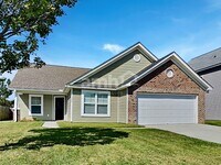 Building Photo - 129 Charlesfort Way