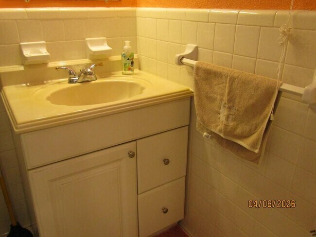 Building Photo - 2204 Perrin Dr