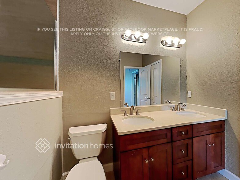 Building Photo - 410 4th St S