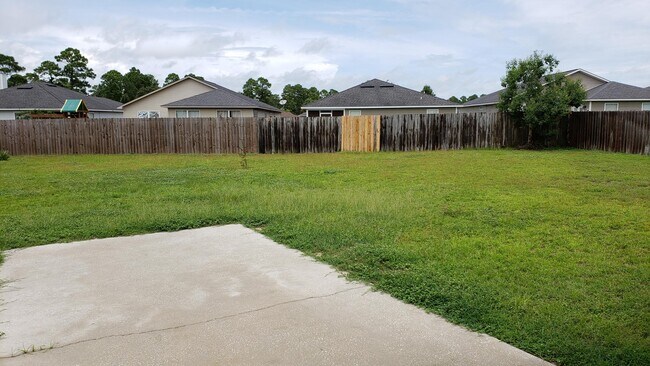 Building Photo - 2045 Catline Cir