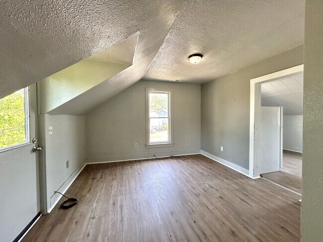 Building Photo - 249 Orchard Ave