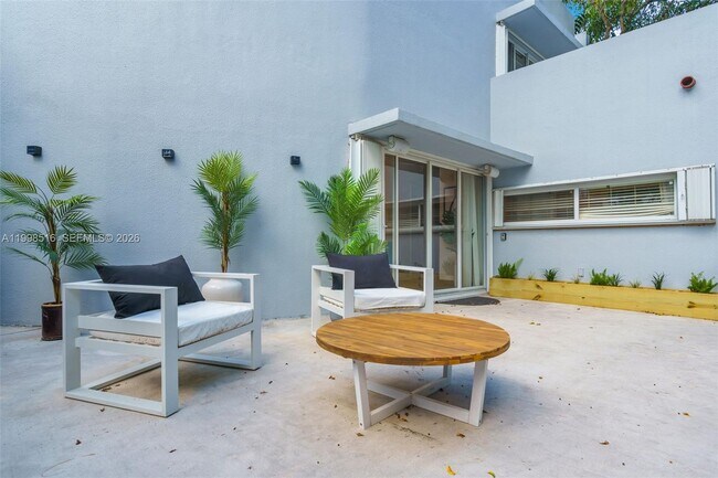 Building Photo - 3225 SW 58th Ave