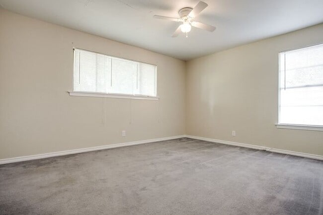 Building Photo - No Application Fees* $500 off 1st months r...