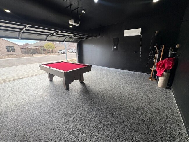 Building Photo - 2027 Ebbets Dr