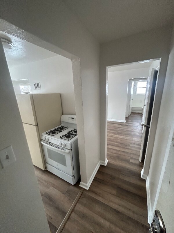 Building Photo - 2616 Newport Ave