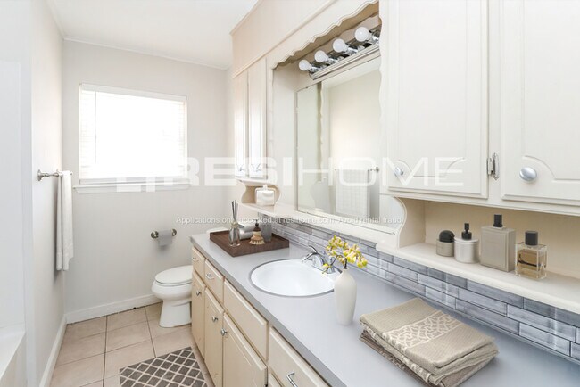 Building Photo - 1319 Atlanta Cir