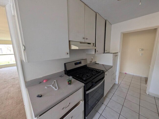 Building Photo - 3021 Woodmont Dr