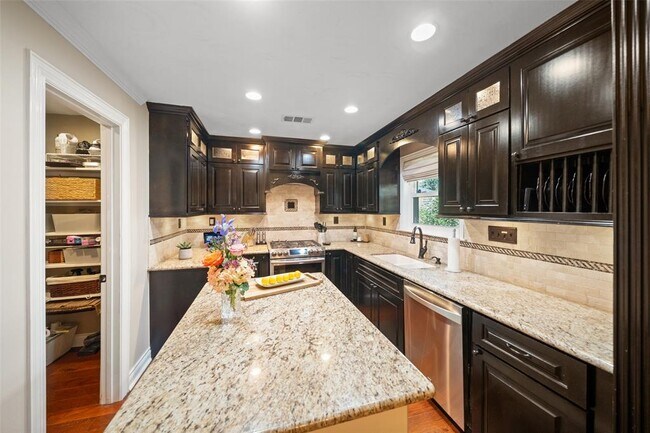 Building Photo - 2523 Droxford Dr