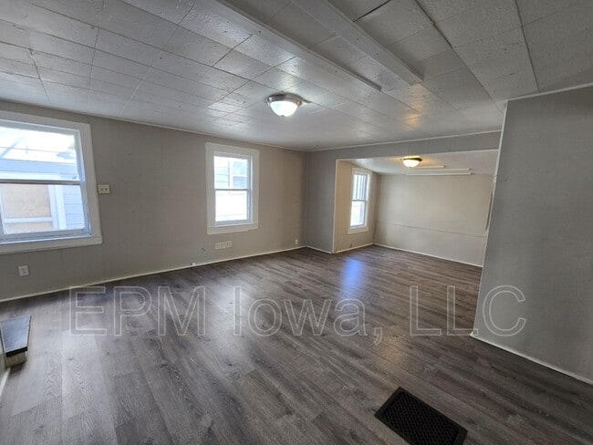 Building Photo - 109 Summit Ave