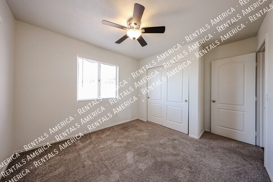 Building Photo - 14300 W Weldon Ave
