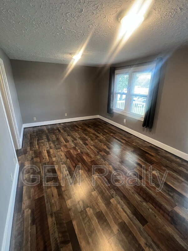 Building Photo - 349 White Oak Rd