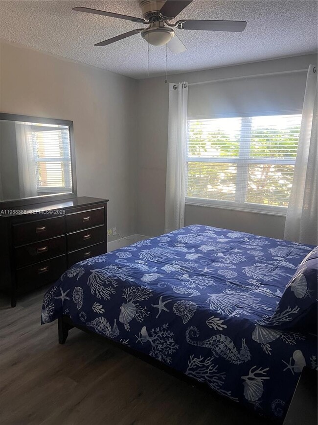 Building Photo - 400 N Riverside Dr