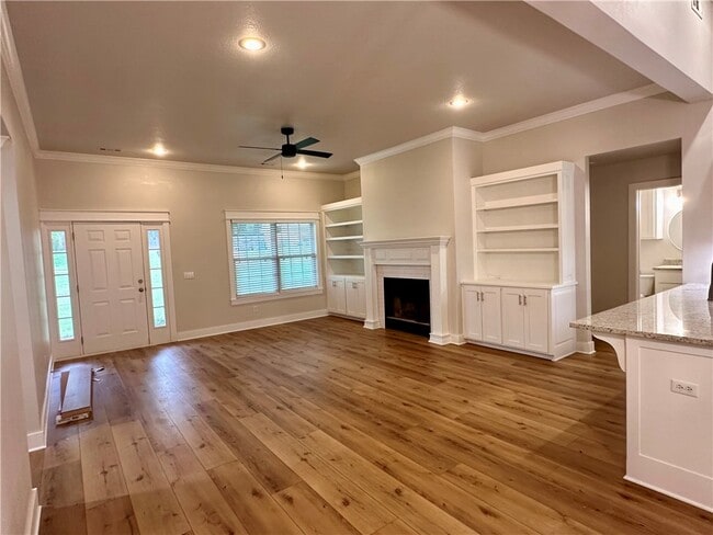Building Photo - 2137 E Stanwyk Dr