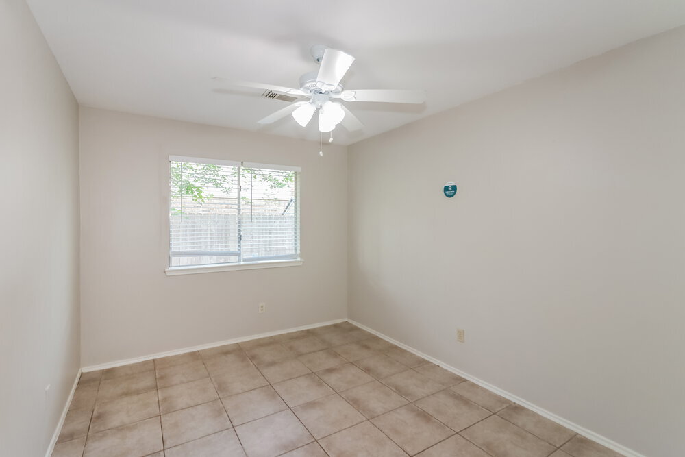 Building Photo - 1034 Canterbury Dr