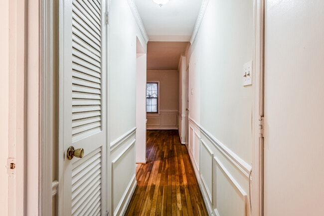 Building Photo - 1804 Swann St NW