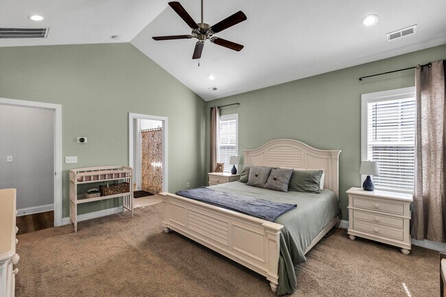 Building Photo - Move in Special!!! $500 off first months r...