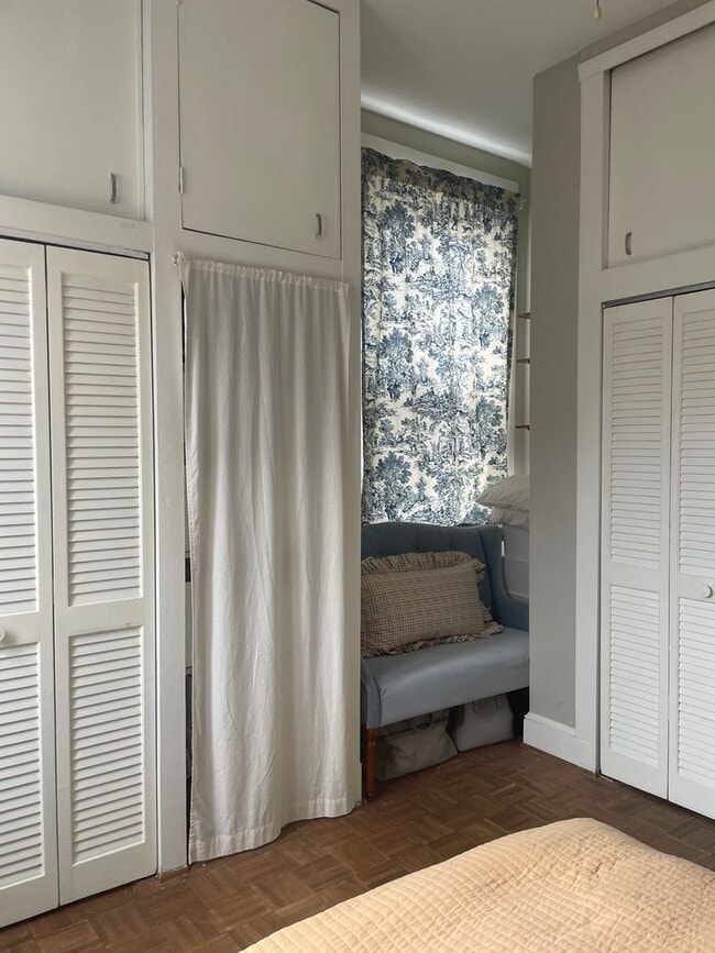 Building Photo - 5 N Harvie St