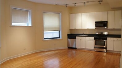 Building Photo - 4715 N Sheridan Rd