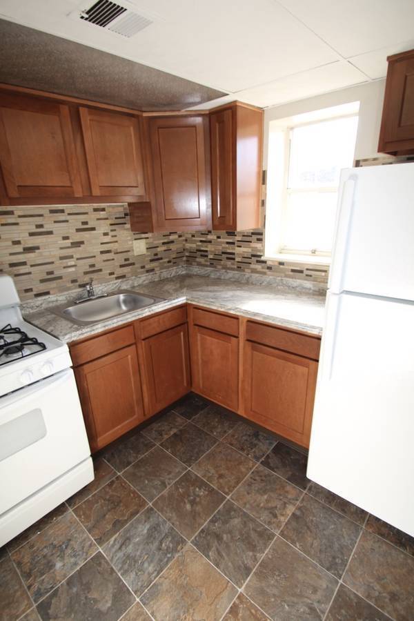 Interior Photo - JEFFERSON VILLAGE -- 077