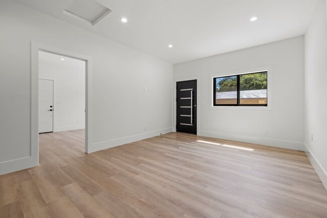 Building Photo - 16245 1/2 Chatsworth Street