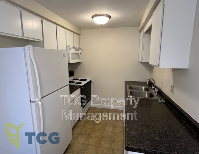 Building Photo - 1444 State Street