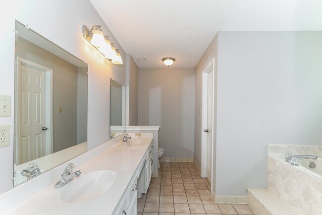 Building Photo - 7143 Emily Ln