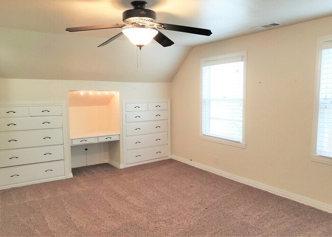 Building Photo - AMAZING 5 BED, 2 BATH MILLERS ADDITION NW OKC