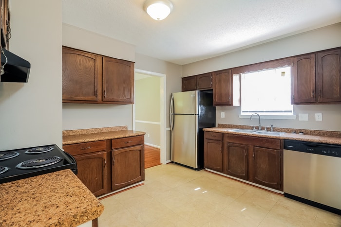 Building Photo - 818 Danton Ln