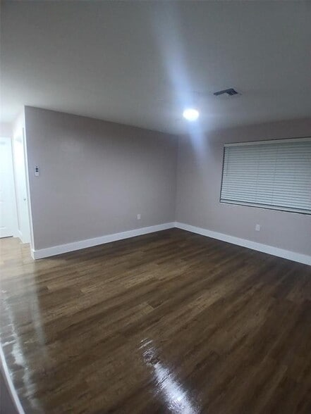 Building Photo - 1322 NE 146th St