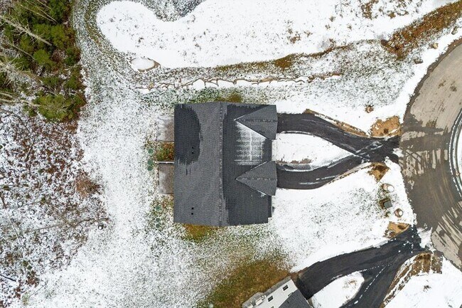 Building Photo - 24 Foliage Way