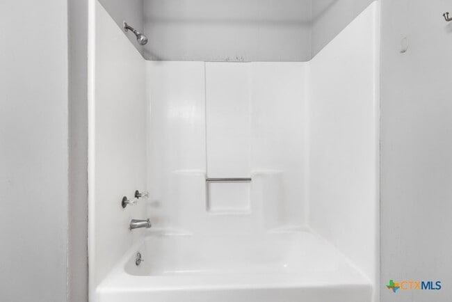 Building Photo - 222 Redbud Ln