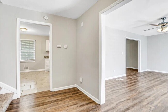 Building Photo - 10017 Edgebrook Ln
