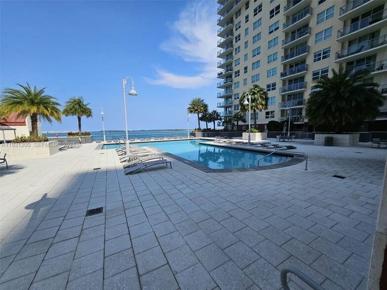 Building Photo - 1155 Brickell Bay Dr